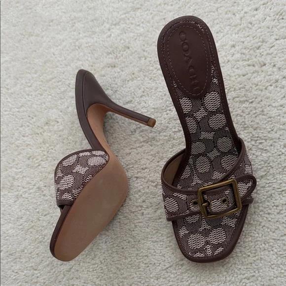 ❗️price is firm❗️Coach Signature Brown and Cream Heels - Picture 4 of 8